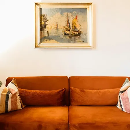 Historic City Center Boutique Apartment 4 - Free Parking - Schlossberg View - By Casa Momo